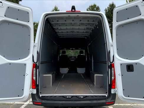 Used 2025 Mercedes-Benz Sprinter 2500 image 25