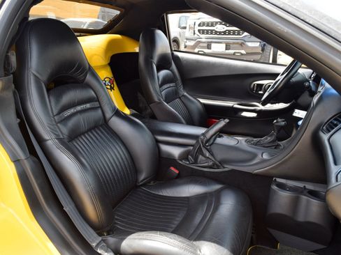 Used 2000 Chevrolet Corvette Convertible w/ Memory Pkg RWD image 16