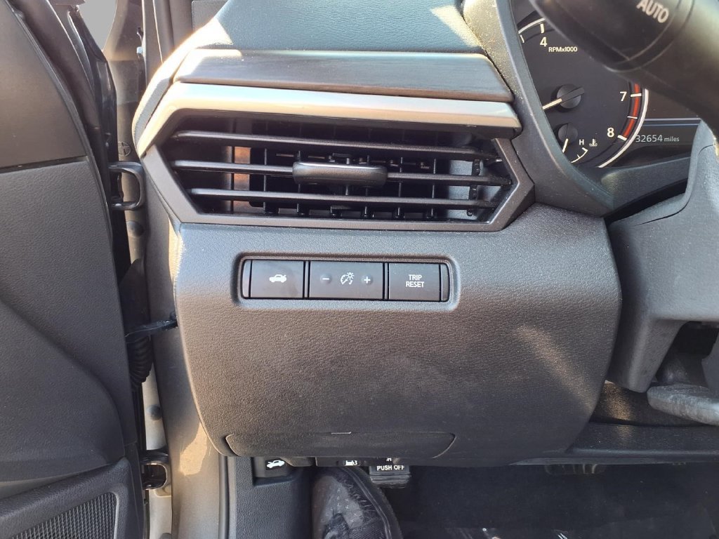 Used 2025 Nissan Altima 2.5 SV FWD image 18