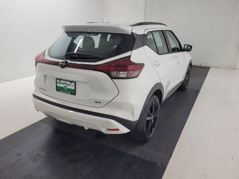 Used 2023 Nissan Kicks SR w/ SR Premium Package FWD image 9