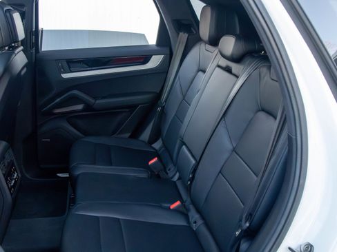 Certified 2024 Porsche Cayenne image 29