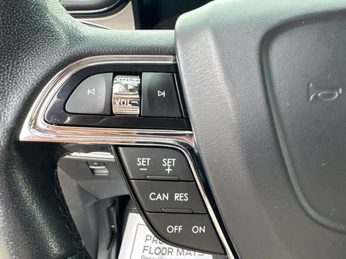 Used 2023 Lincoln Nautilus AWD w/ Premium Package image 18