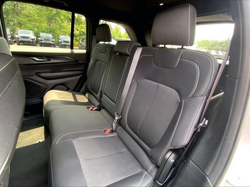 Certified 2025 Jeep Grand Cherokee Laredo X w/ Luxury Tech Group I AWD/4WD image 18