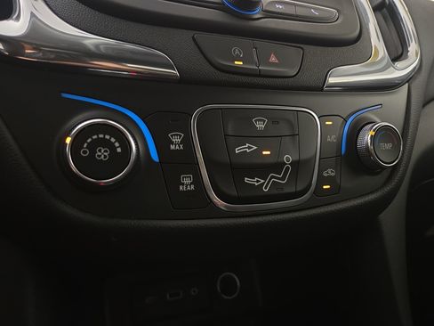 Used 2022 Chevrolet Equinox LT FWD image 27