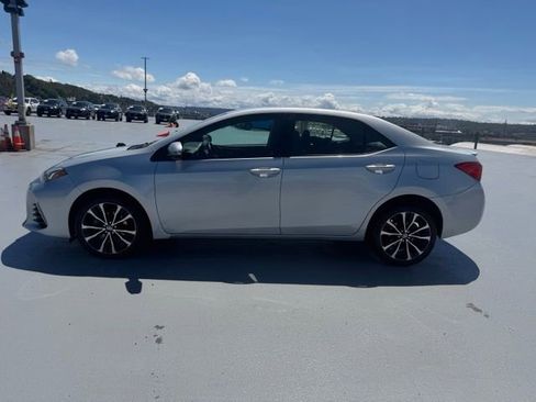 Used 2017 Toyota Corolla SE FWD image 6