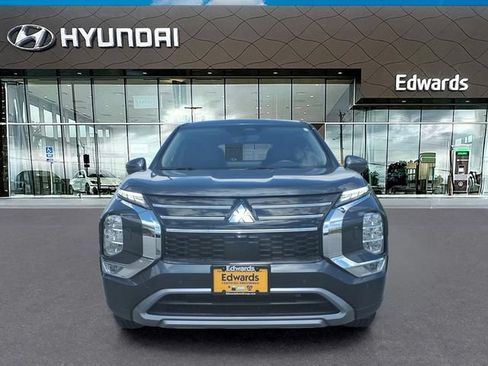 Used 2025 Mitsubishi Outlander SE AWD/4WD image 3