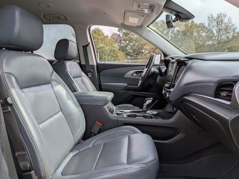 Used 2021 Chevrolet Traverse LT w/ LT Premium Package image 32