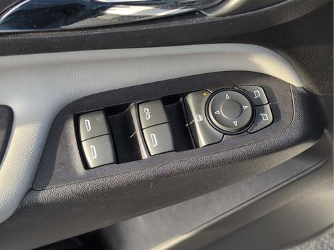 Used 2018 Chevrolet Equinox LS image 17