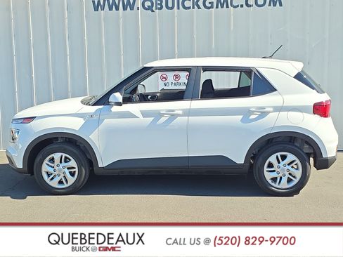 Used 2026 Hyundai Venue SE FWD image 4