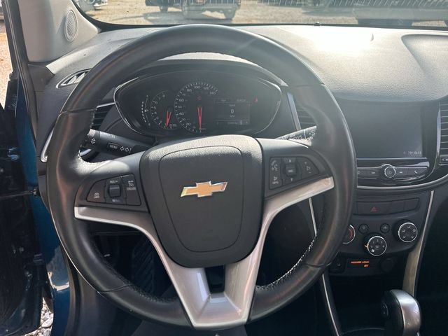 Used 2020 Chevrolet Trax LT w/ LT Convenience Package FWD image 14