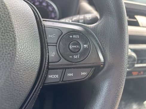 Used 2021 Toyota RAV4 XLE w/ Convenience Package image 18