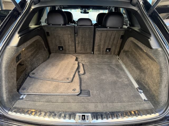 Used 2017 Bentley Bentayga AWD/4WD image 33