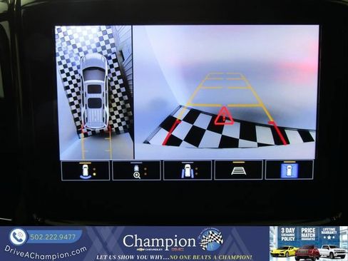 Used 2022 Chevrolet Traverse RS FWD image 8