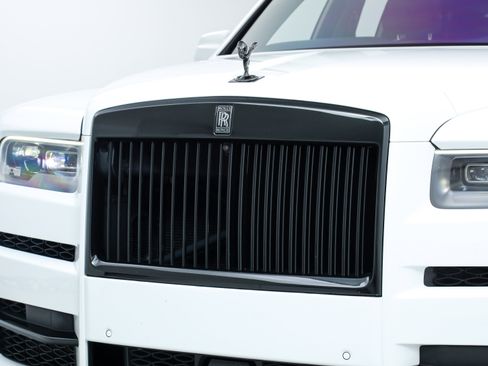 Used 2023 Rolls-Royce Cullinan Black Badge w/ Dark Exterior Package image 12