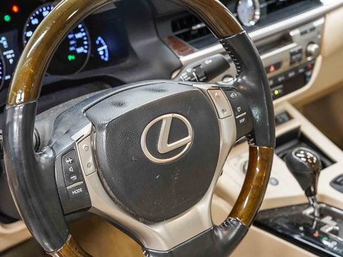 Used 2013 Lexus ES 350 w/ Luxury Pkg FWD image 21