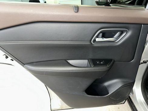 Used 2021 Nissan Rogue SL image 17