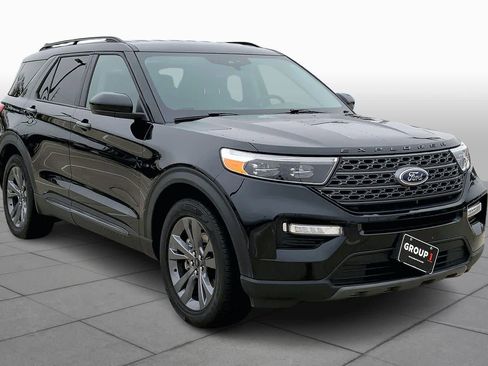 Used 2023 Ford Explorer XLT w/ Equipment Group 202A image 3