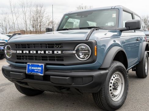 New 2025 Ford Bronco Base image 1