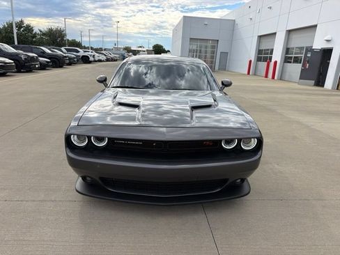 Used 2015 Dodge Challenger R/T Scat Pack w/ Leather Interior Group RWD image 2