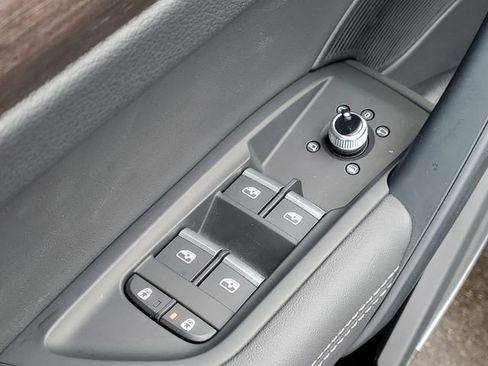 Used 2025 Audi Q5 e Premium Plus w/ Premium Plus Package AWD/4WD image 12