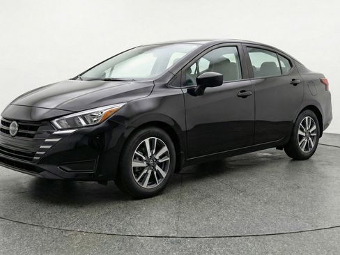 Used 2025 Nissan Versa SV image 3