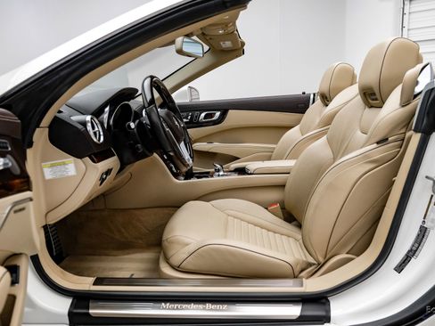 Used 2014 Mercedes-Benz SL 550 image 43
