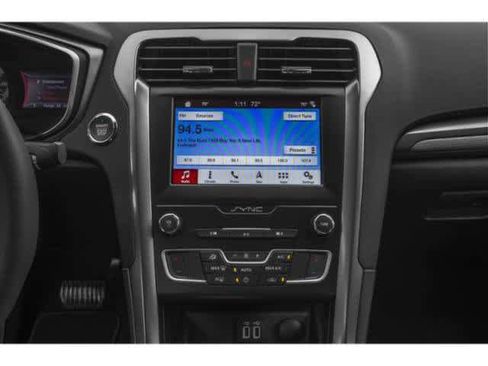 Used 2020 Ford Fusion SE FWD image 13