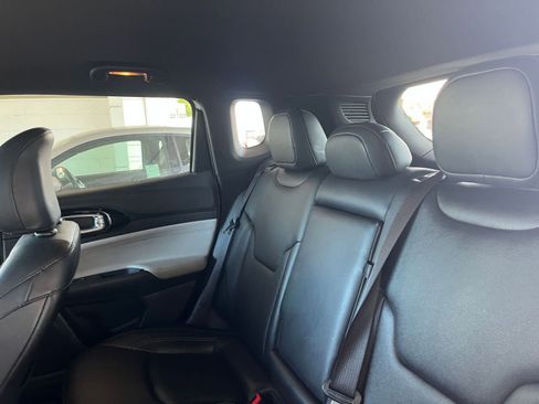 Used 2025 Jeep Compass Limited image 40