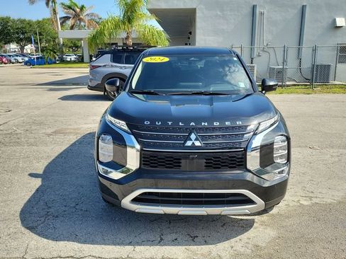 Used 2024 Mitsubishi Outlander SE FWD image 2