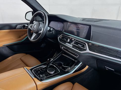 Used 2022 BMW X7 M50i w/ Luxury Seating Package AWD/4WD image 30