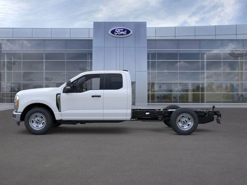New 2026 Ford F350 XL w/ XL Chrome Package image 3