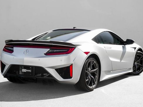 Used 2017 Acura NSX image 3