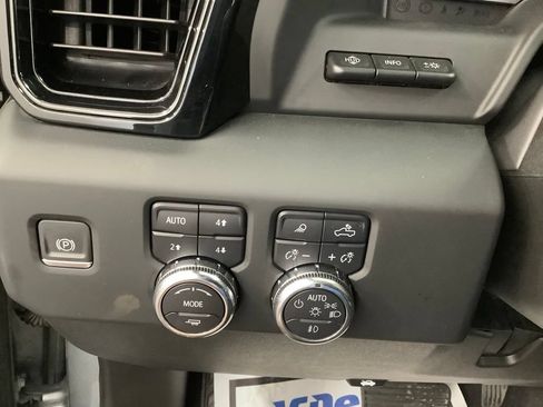 Used 2024 GMC Sierra 2500 AT4 w/ AT4 Premium Plus Package AWD/4WD image 17