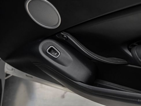 Used 2022 Aston Martin V8 Vantage Coupe RWD image 85