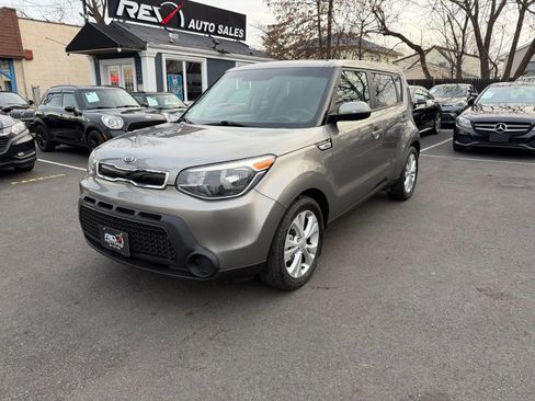 Used 2014 Kia Soul + image 2