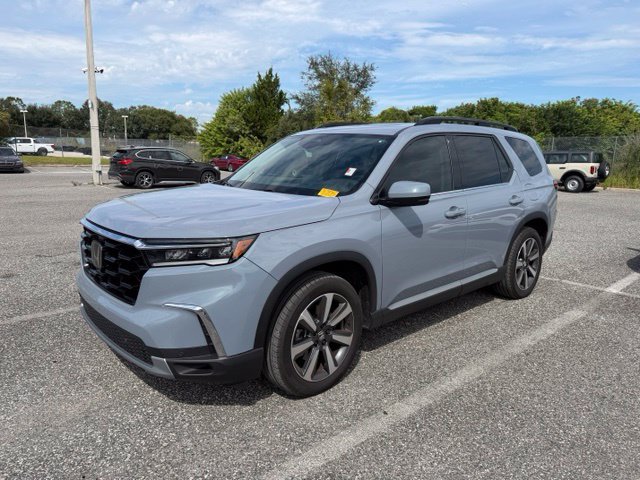 Used 2025 Honda Pilot Touring image 6