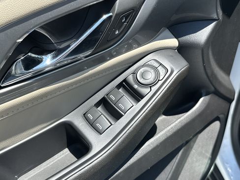 Used 2022 Chevrolet Traverse LS FWD image 15