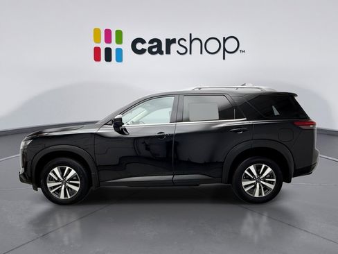 Used 2024 Nissan Pathfinder SL image 2