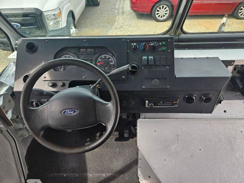 Used 2015 Ford E-350 and Econoline 350 Super Duty w/ A/C Prep Package RWD image 26