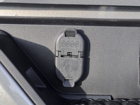 New 2026 GMC Canyon Denali image 8