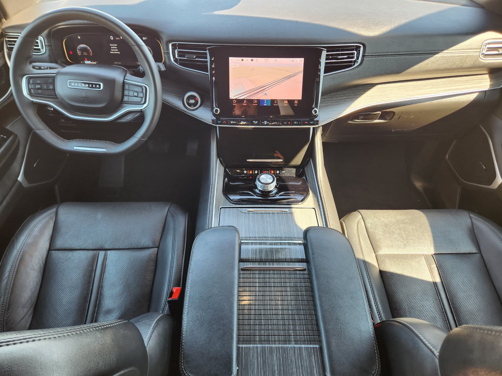 Used 2024 Jeep Wagoneer L Series II w/ Flexible Seating Group RWD image 28