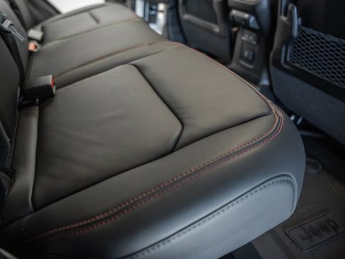 New 2025 Jeep Wrangler Unlimited Rubicon w/ Steel Bumper Group image 32