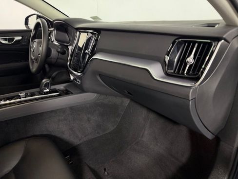 Used 2025 Volvo S60 B5 Core image 32