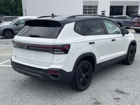 New 2026 Volkswagen Taos SE FWD image 6