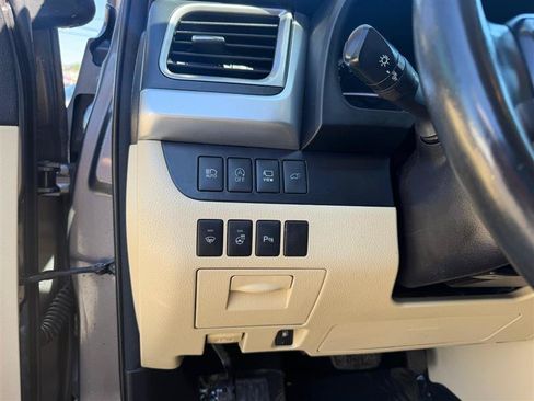 Used 2018 Toyota Highlander Limited Platinum FWD image 14