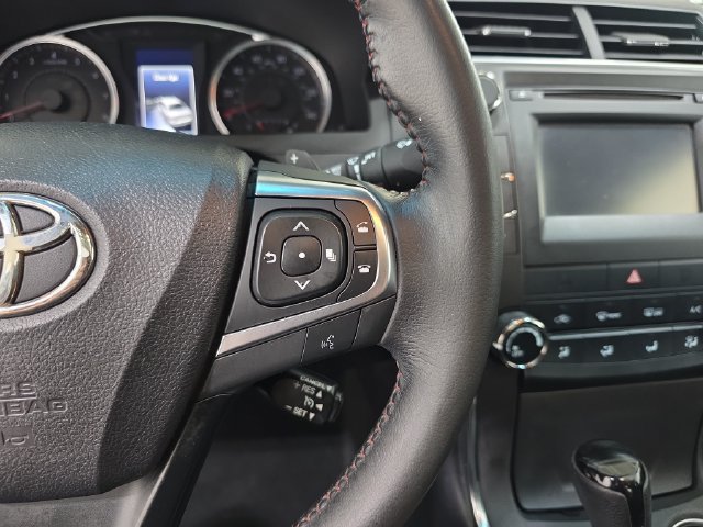 Used 2016 Toyota Camry SE w/ Moonroof Package FWD image 18