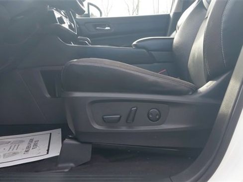 Used 2022 Nissan Pathfinder SL w/ SL Black Package image 13