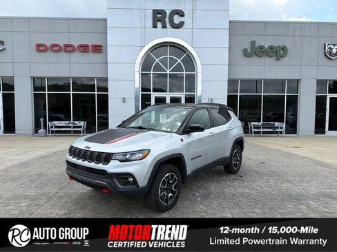 Used 2025 Jeep Compass Trailhawk AWD/4WD image 1