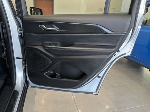 Used 2023 Jeep Grand Cherokee L Laredo image 50