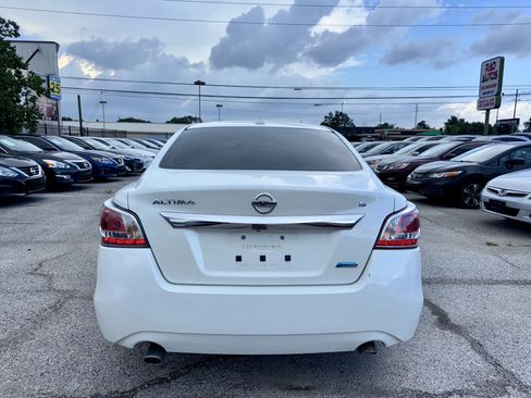 Used 2014 Nissan Altima 2.5 S w/ Display Audio Package image 7